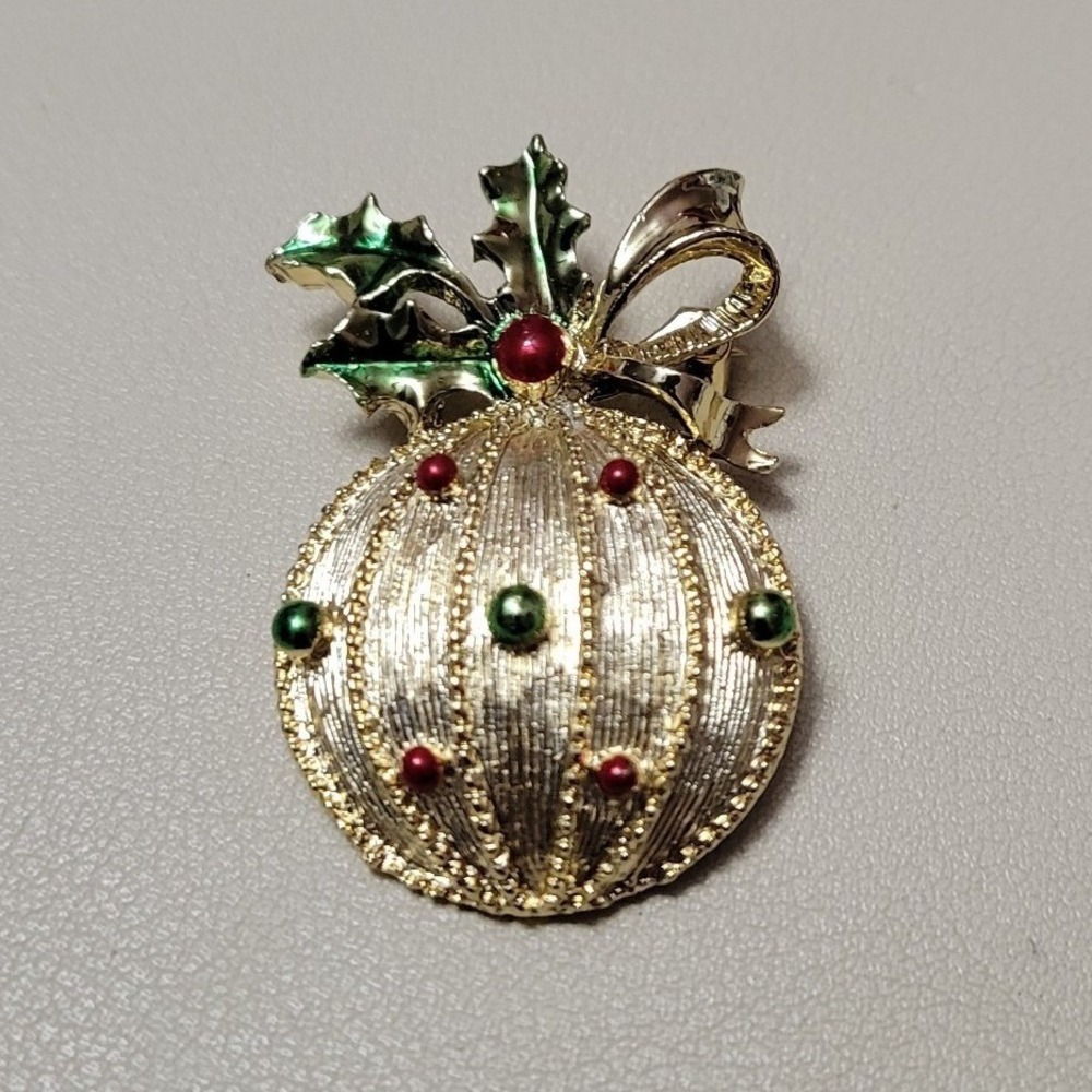 Vintage GERRY'S Gold Tone Christmas Ball Ornament Green Holly Enamel Brooch Pin